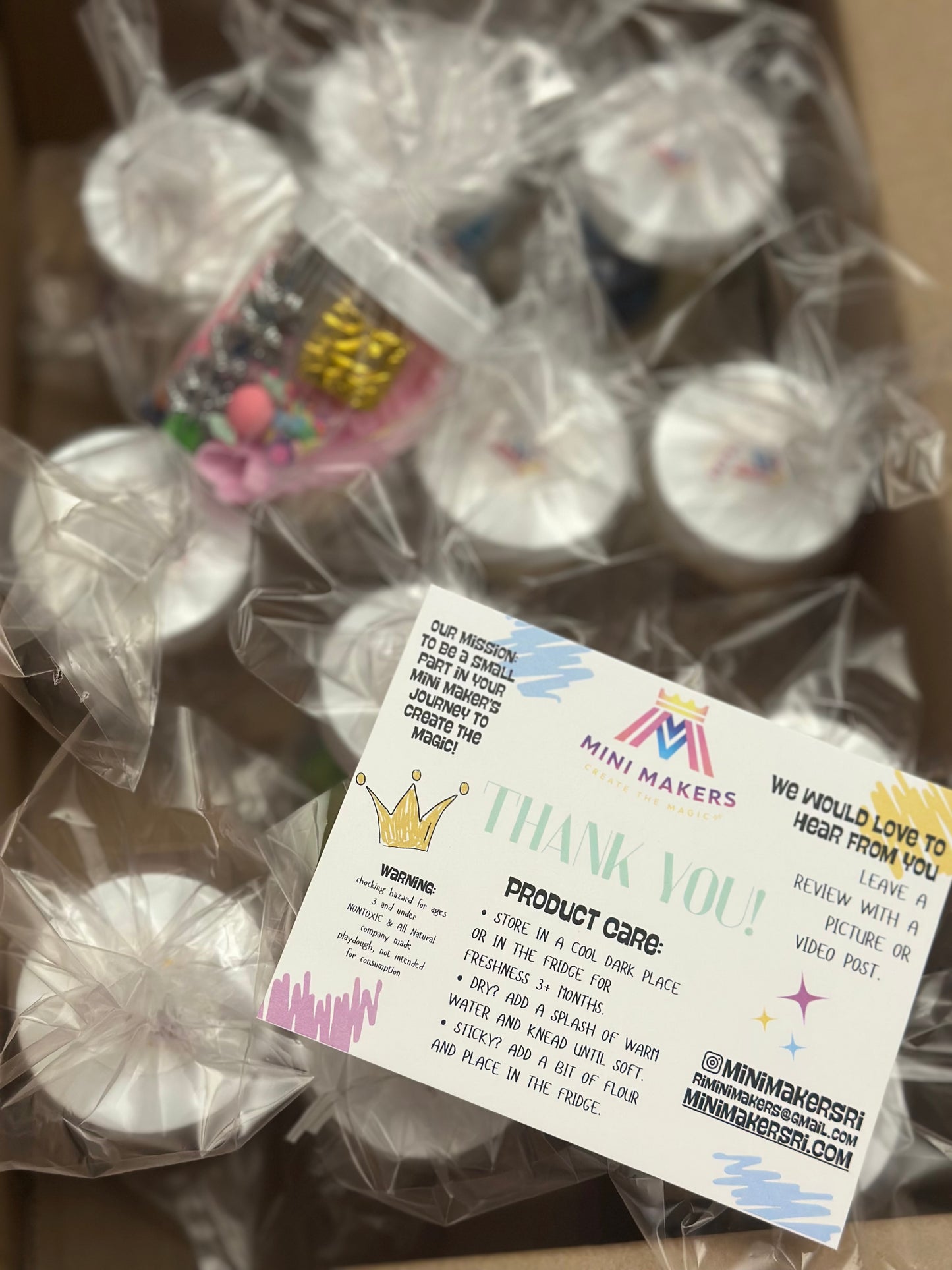 CUSTOM FAVORS