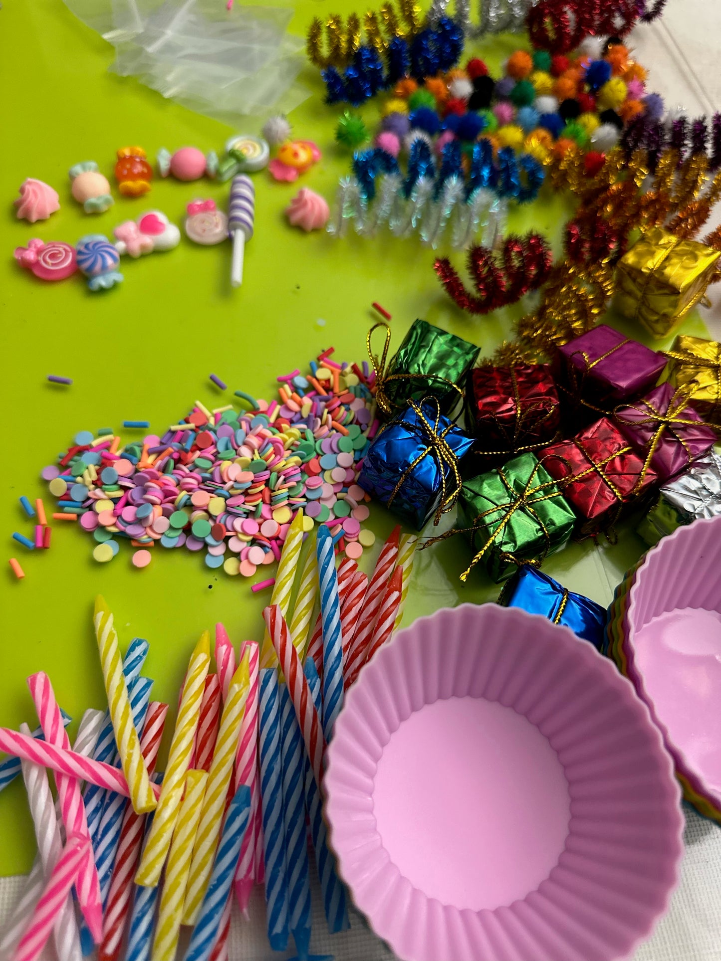 CUSTOM FAVORS